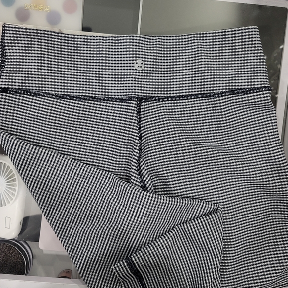 Lululemon cropped leggings - Picture 3 of 4